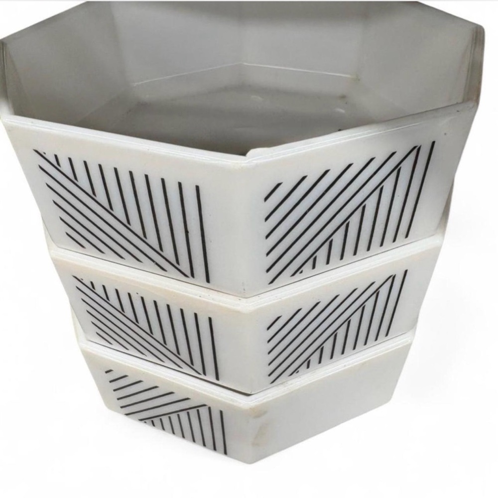 Geometric White and Black Fruit Dessert Bowls